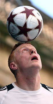 Tâng bóng suốt 24 giờ để phá kỷ lục thế giới